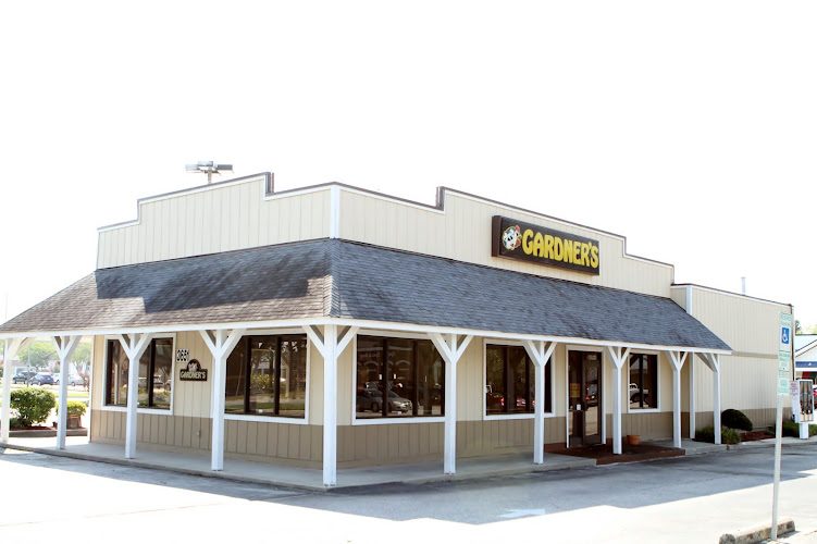 Gardner’s Barbecue Sunset Ave at Westridge Shopping Center