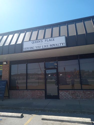 Queen’s Place Southern Style Meat & 3