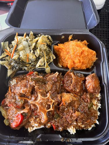 Top notch catering / yellow food truck !